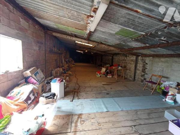 Centre-ville de Condé sur Noireau , à rénover une maison d'habitation de plain pieds d'environ ...