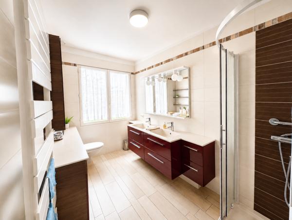 44410 HERBIGNAC - Centre -  Maison 5 chambres - belle vie de plain-pied- garage sous-sol