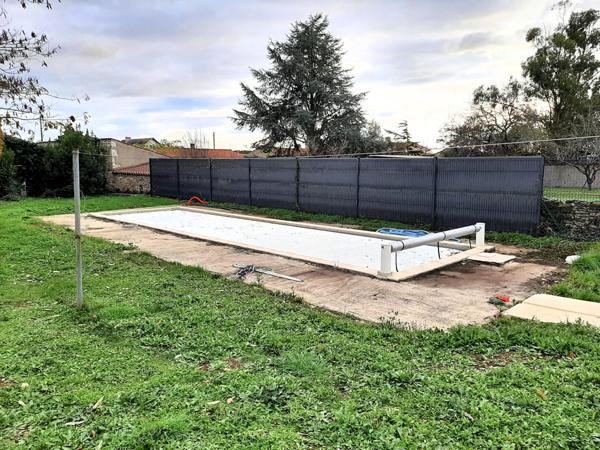 À Vendre – Magnifique Maison en Pierre de 195 m² avec Piscine & Dépendances – Pouillé