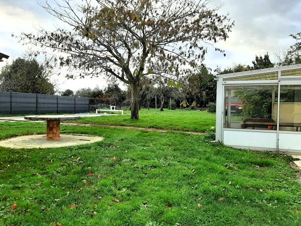 À Vendre – Magnifique Maison en Pierre de 195 m² avec Piscine & Dépendances – Pouillé