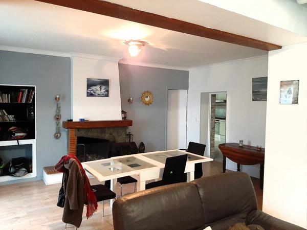 À Vendre – Magnifique Maison en Pierre de 195 m² avec Piscine & Dépendances – Pouillé