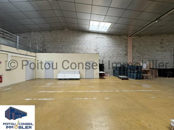 LOCAL D’ACTIVITE D’ENVIRON 1253m2 AVEC 3 QUAIS BELLE HAUTEUR SOUS PLAFOND ET PARKING ZONE MENDES FRANCE CHAURAY NIORT