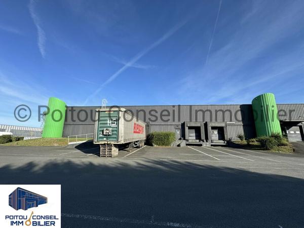 LOCAL D’ACTIVITE D’ENVIRON 1253m2 AVEC 3 QUAIS BELLE HAUTEUR SOUS PLAFOND ET PARKING ZONE MENDES FRANCE CHAURAY NIORT