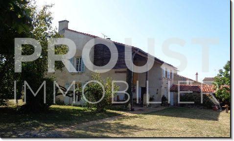 Maison en pierre 3 chambres bureaux jardin dépendances à fressines