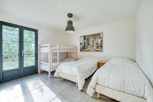 SAINT GEORGES D'OLÉRON - Villa récente de plain-pied avec piscine.