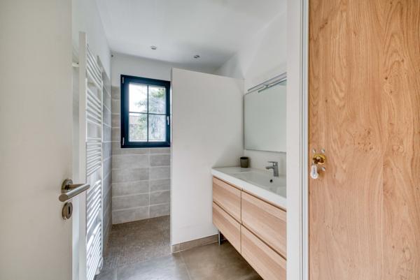 SAINT GEORGES D'OLÉRON - Villa récente de plain-pied avec piscine.