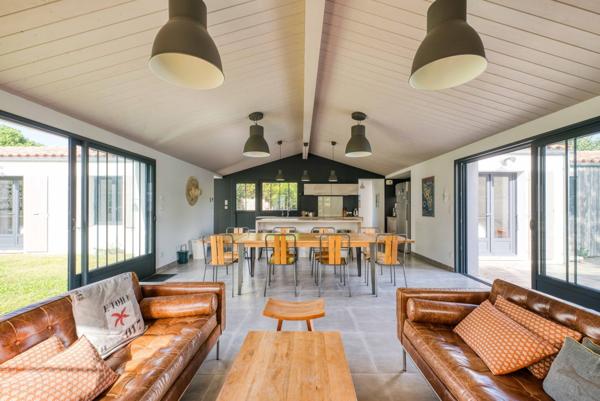 SAINT GEORGES D'OLÉRON - Villa récente de plain-pied avec piscine.