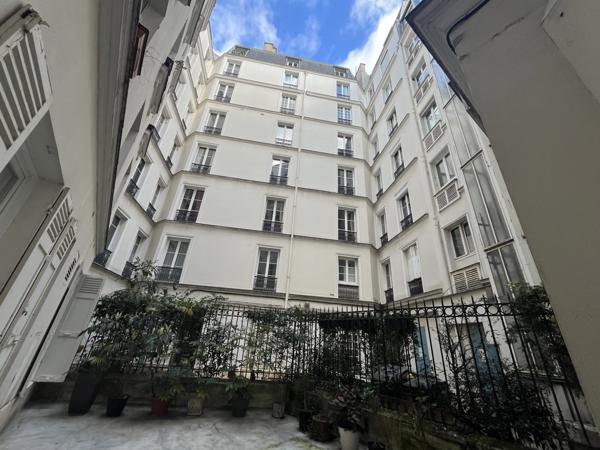 Paris (75007) Vente F2 au dernier étage d’un immeuble historique ! Paris 7ème