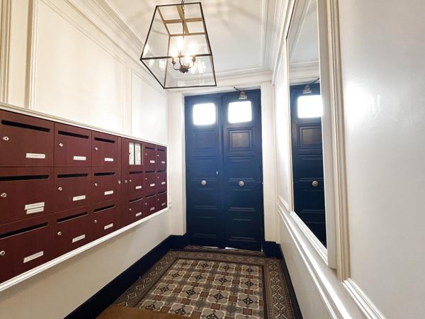 Paris (75007) Vente F2 au dernier étage d’un immeuble historique ! Paris 7ème