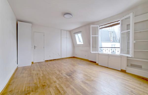 Paris (75007) Vente F2 au dernier étage d’un immeuble historique ! Paris 7ème