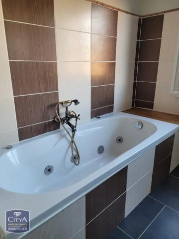 Maison à louer 4 pièces 76.77m² Le Cateau-Cambrésis (59360)