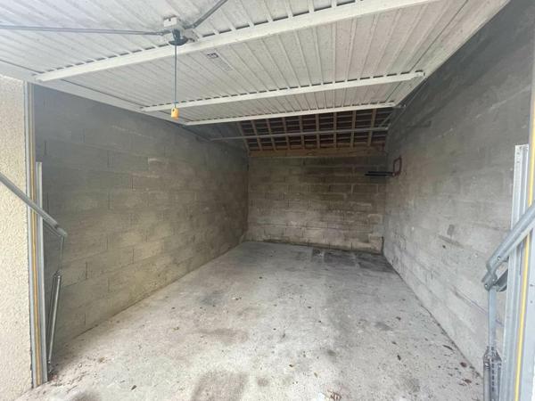 Stationnement à louer    14,85 m2 Barbizon