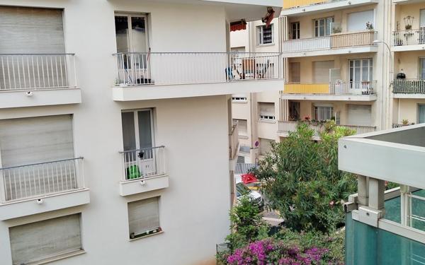 Appartement à vendre    1 pièce • 39 m2 Nice