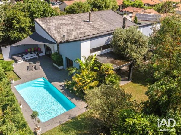 Maison à vendre 6 pièces 239 m² Léognan