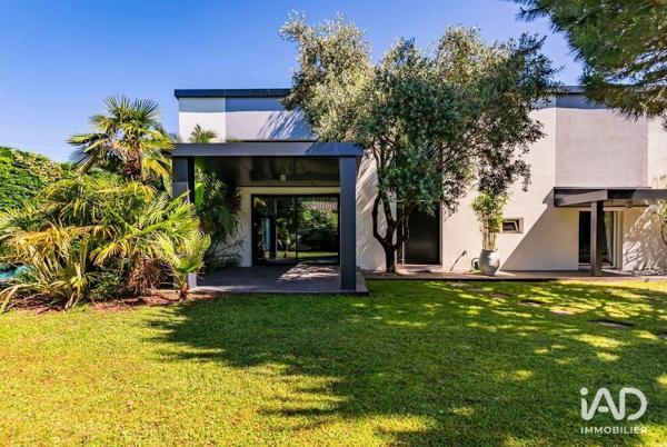 Maison à vendre 6 pièces 239 m² Léognan
