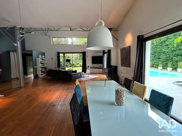 Maison à vendre 6 pièces 239 m² Léognan
