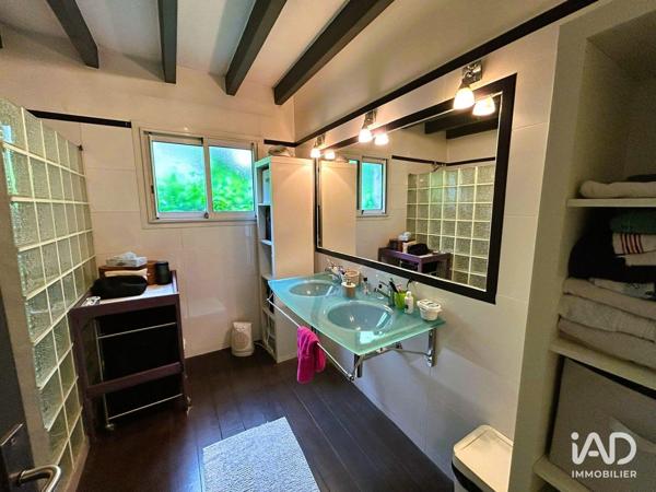 Maison à vendre 6 pièces 239 m² Léognan