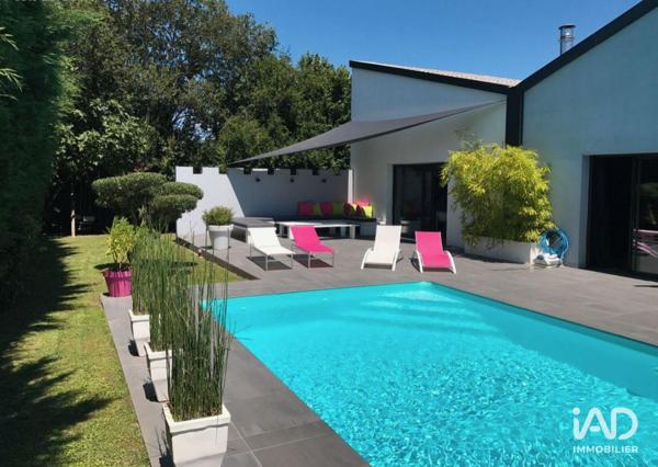 Maison à vendre 6 pièces 239 m² Léognan