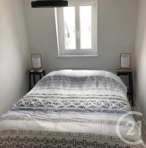 Immeuble à vendre  200 m 2   BEUZEVILLE  - 27