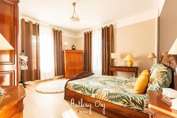 Maison à VIRE NORMANDIE, 14500 - 10 pièces 247m²