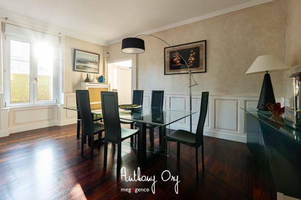 Maison à VIRE NORMANDIE, 14500 - 10 pièces 247m²