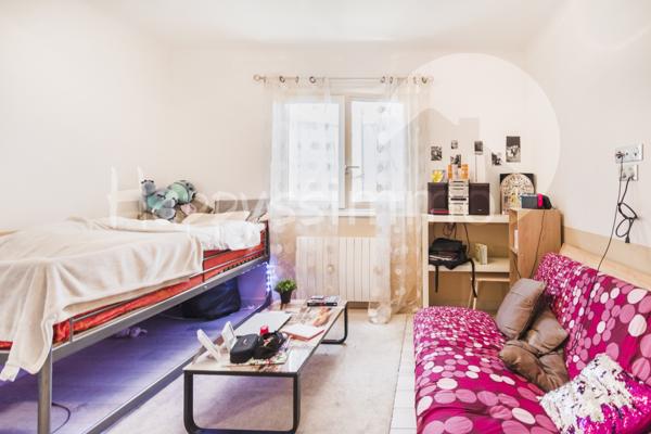 Maison
                                                                                                                                                                                                                                                                                                                        6 pièce(s)                                                                                                                                                                                                          5 chambre(s)                                                                                                                                                                                                          210  m²