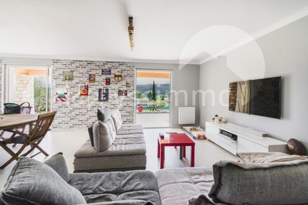 Maison
                                                                                                                                                                                                                                                                                                                        6 pièce(s)                                                                                                                                                                                                          5 chambre(s)                                                                                                                                                                                                          210  m²