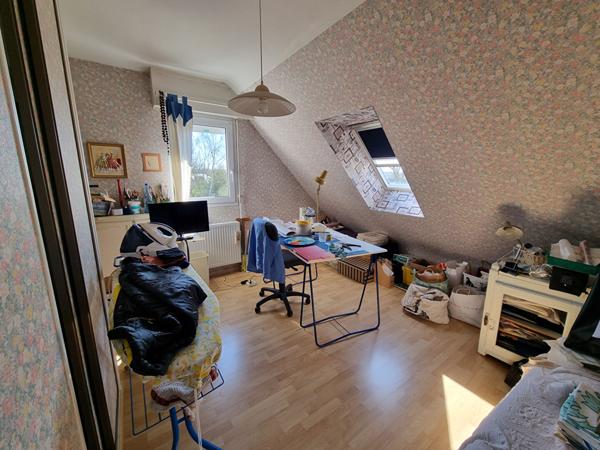 A vendre à BETTON, maison de 148m² habitable, 437m² de parcelle, 4 chambres et un bureau dont une suite parentale au rez-de-chaussée, sous-sol complet