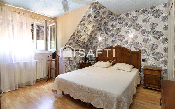 Maison mitoyenne 72m2 2 chambres sur sous-sol et grand jardin donnant sur le lac