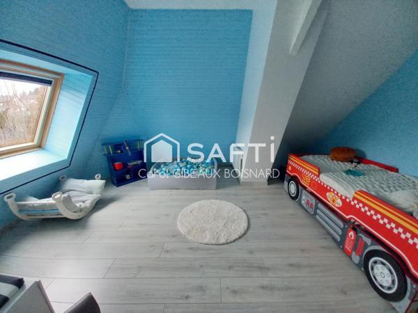 Pavillon familial 6 chambres avec garage et beau terrain arboré