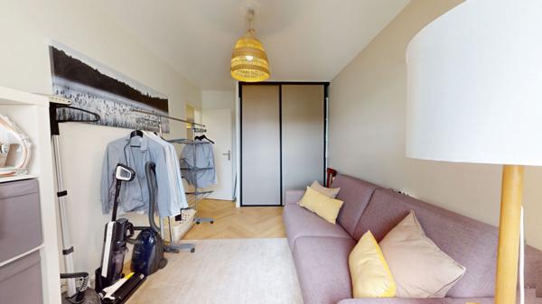 Caen - F4 de 75 m2 refait à neuf avec stationnement et double balcon