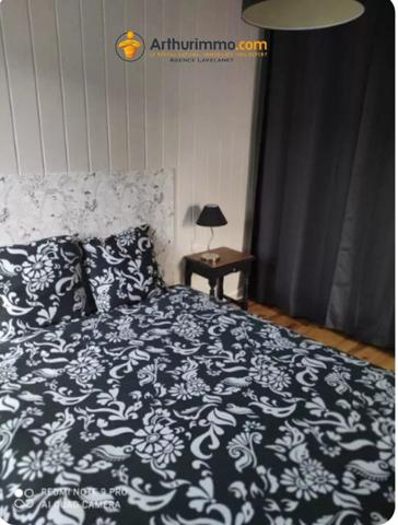 Vente                                                      Maison de village
                        
                     3 pièces                      67 m2                     à Rivel
