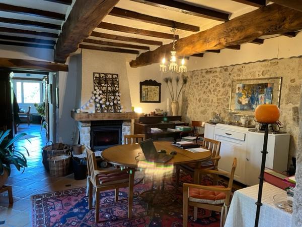PROCHE DE CONDOM EN CAMPAGNE DANS UN HAMEAU PITORRESQUE