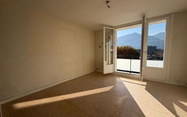 Appartement à vendre    2 pièces • 47 m2 Saint-Égrève