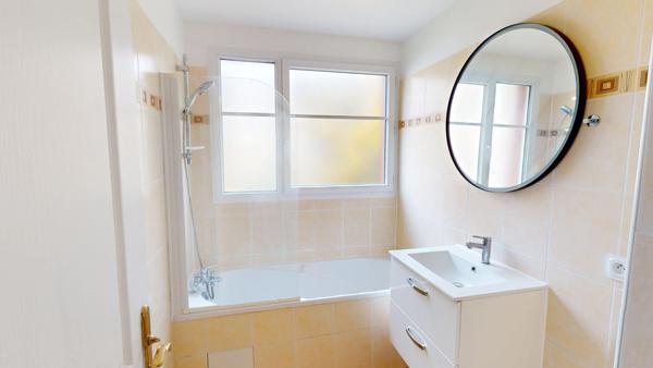 MONTÉVRAIN - 3 PIÈCES - 65 m² - 2 TERRASSES - GARE À PIED