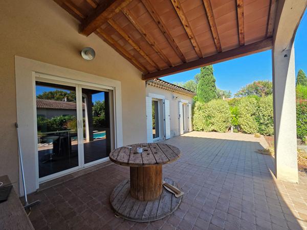 Villa Avignon 6 pièce(s) 155 m2 de plain pied avec piscine et garage sans vis à vis