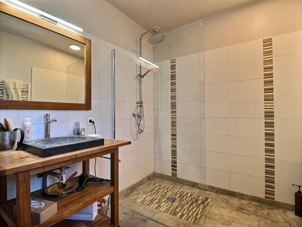 Villa Avignon 6 pièce(s) 155 m2 de plain pied avec piscine et garage sans vis à vis