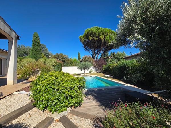 Villa Avignon 6 pièce(s) 155 m2 de plain pied avec piscine et garage sans vis à vis