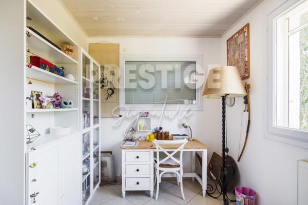 Maison
                                                                                                                                                                                                                                                                                                                        8 pièce(s)                                                                                                                                                                                                          6 chambre(s)                                                                                                                                                                                                          229  m²