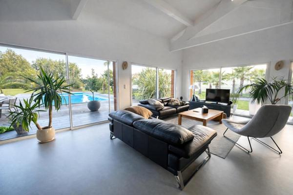 Superbe Villa Cestas 5 pièce(s) 252 m2 + garages + piscine