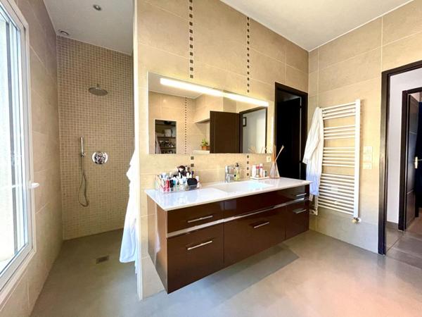 Superbe Villa Cestas 5 pièce(s) 252 m2 + garages + piscine