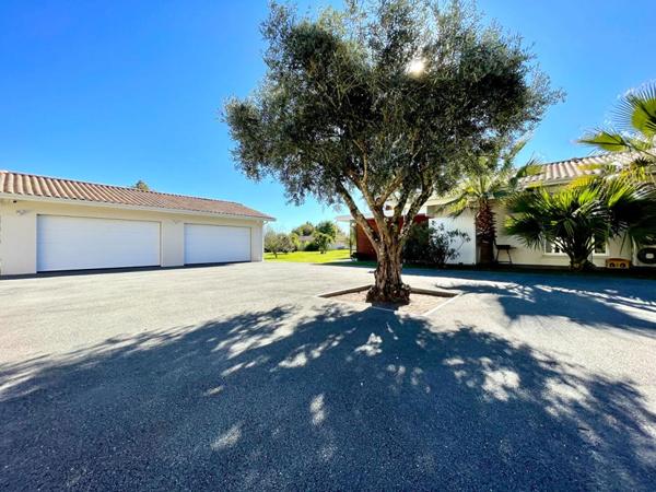 Superbe Villa Cestas 5 pièce(s) 252 m2 + garages + piscine
