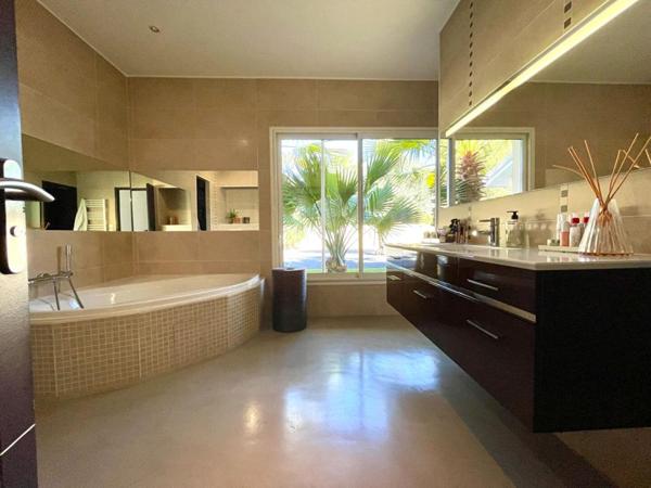 Superbe Villa Cestas 5 pièce(s) 252 m2 + garages + piscine