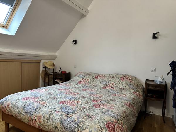 Neuilly-en-Thelle (60530) Maison avec local commercial loué et un appartement à Neuilly-en-Thelle.