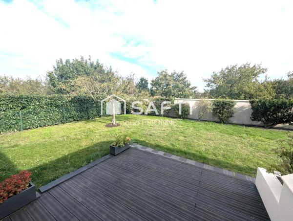 Grande maison composée de 5 chambres sur sous sol et agréable jardin.