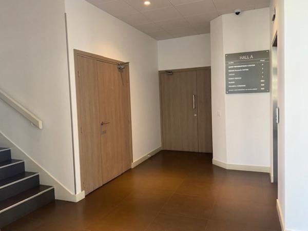 Bureaux à louer lumineux à Colombes proche La Défense et ERP possible