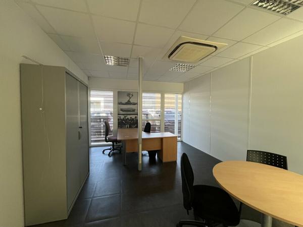 BUREAU CLIMATISÉ ET FONCTIONNEL DANS UN IMMEUBLE DE STANDING !