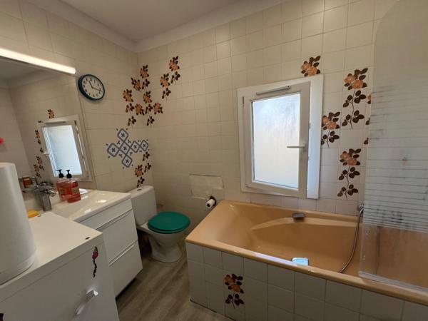 Maison de ville avec studio indépendant possible, garage, 3 chambres