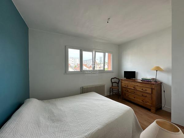 VIROFLAY - Maison de 5 pièces et vaste garage 835 000 € **  - Référence  684-C