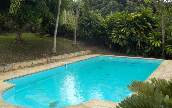 Maison à louer    5 pièces •  Rivière-Salée